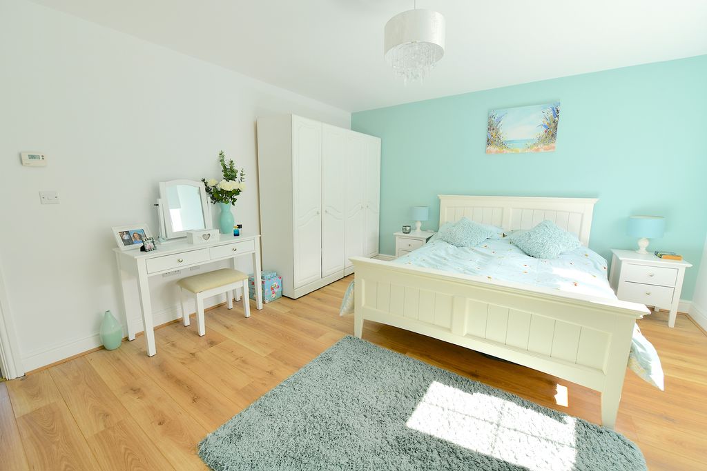 Bedroom- click for photo gallery